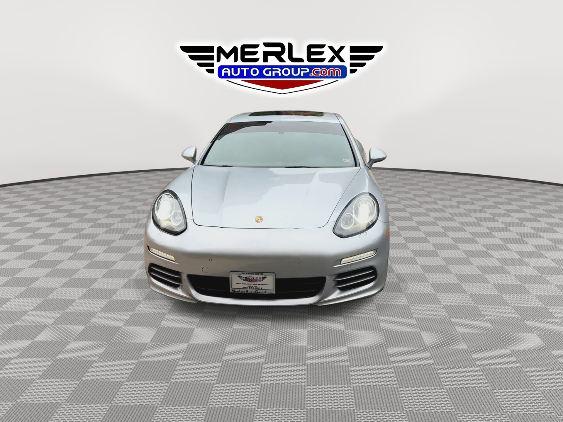 2016 Porsche Panamera 4 Image 2 of 29
