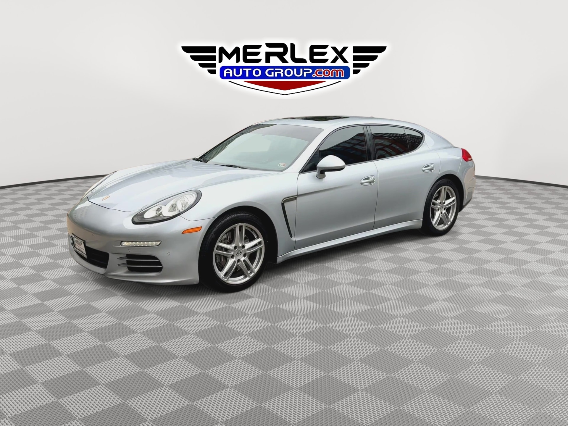 2016 Porsche Panamera 4 Image 1 of 29