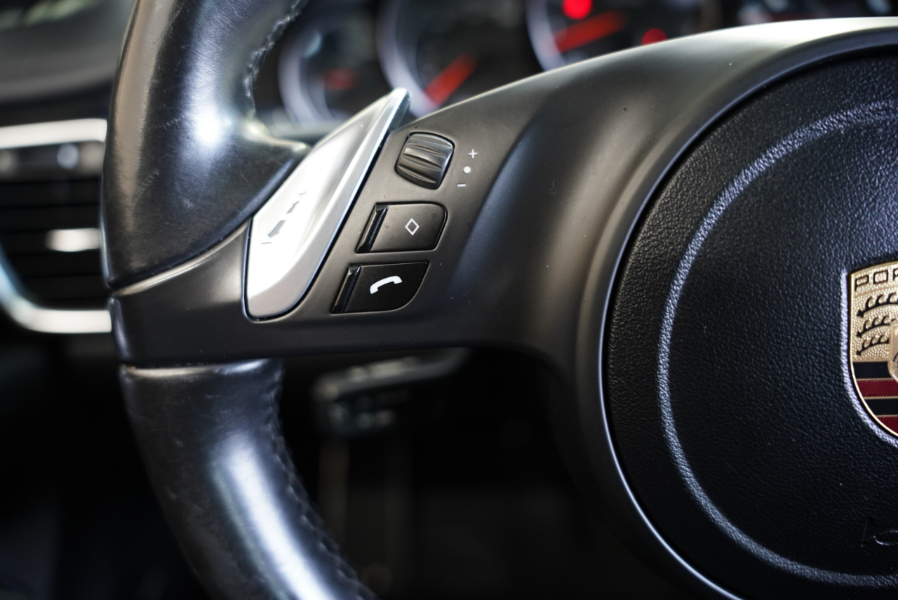 2016 Porsche Panamera Image 31 of 39