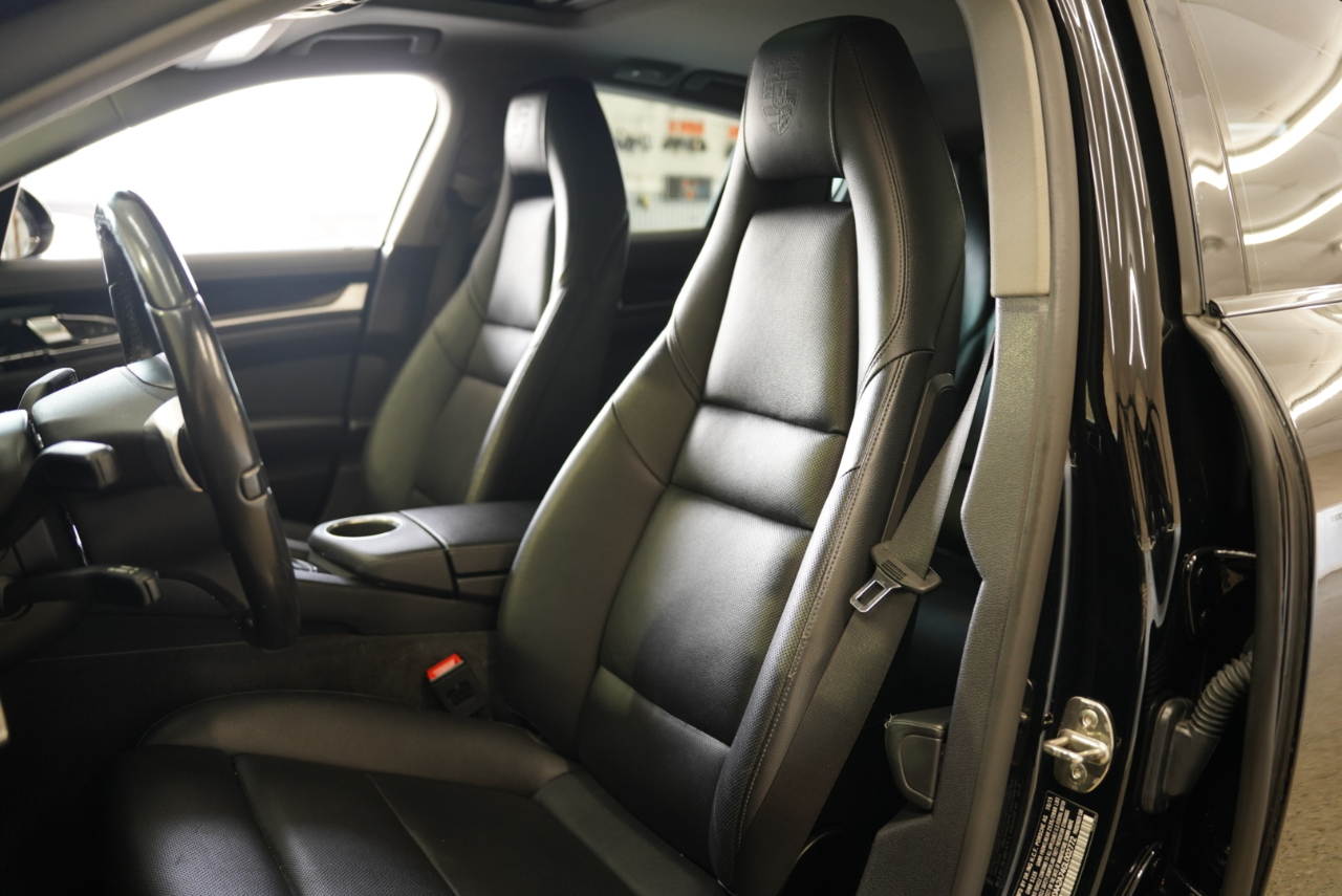 2016 Porsche Panamera Image 13 of 39