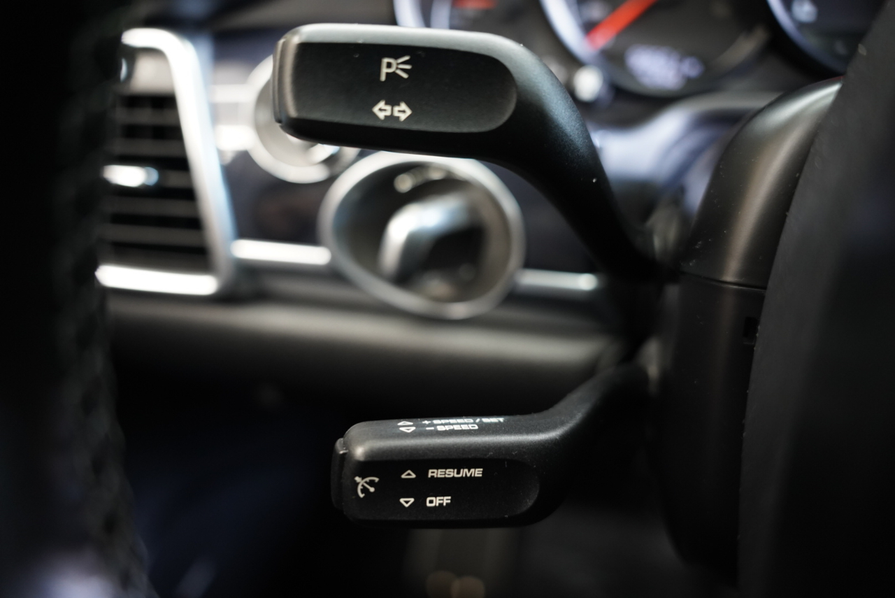 2016 Porsche Panamera Image 26 of 39