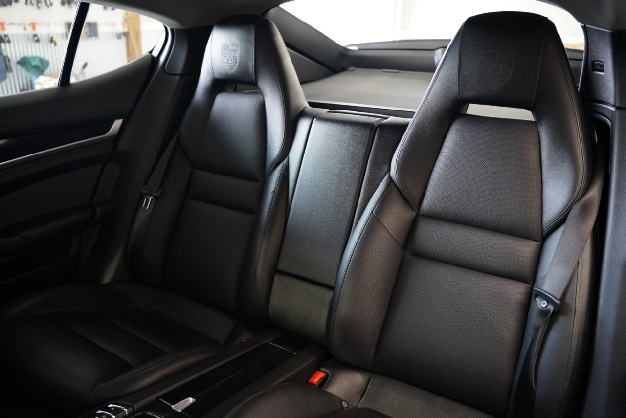 2016 Porsche Panamera Image 14 of 39