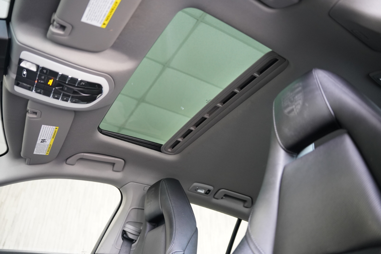 2016 Porsche Panamera Image 38 of 39