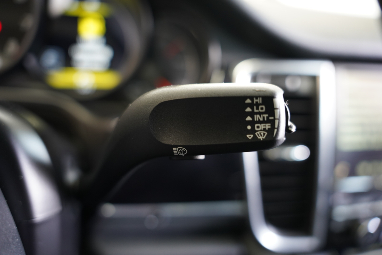 2016 Porsche Panamera Image 30 of 39