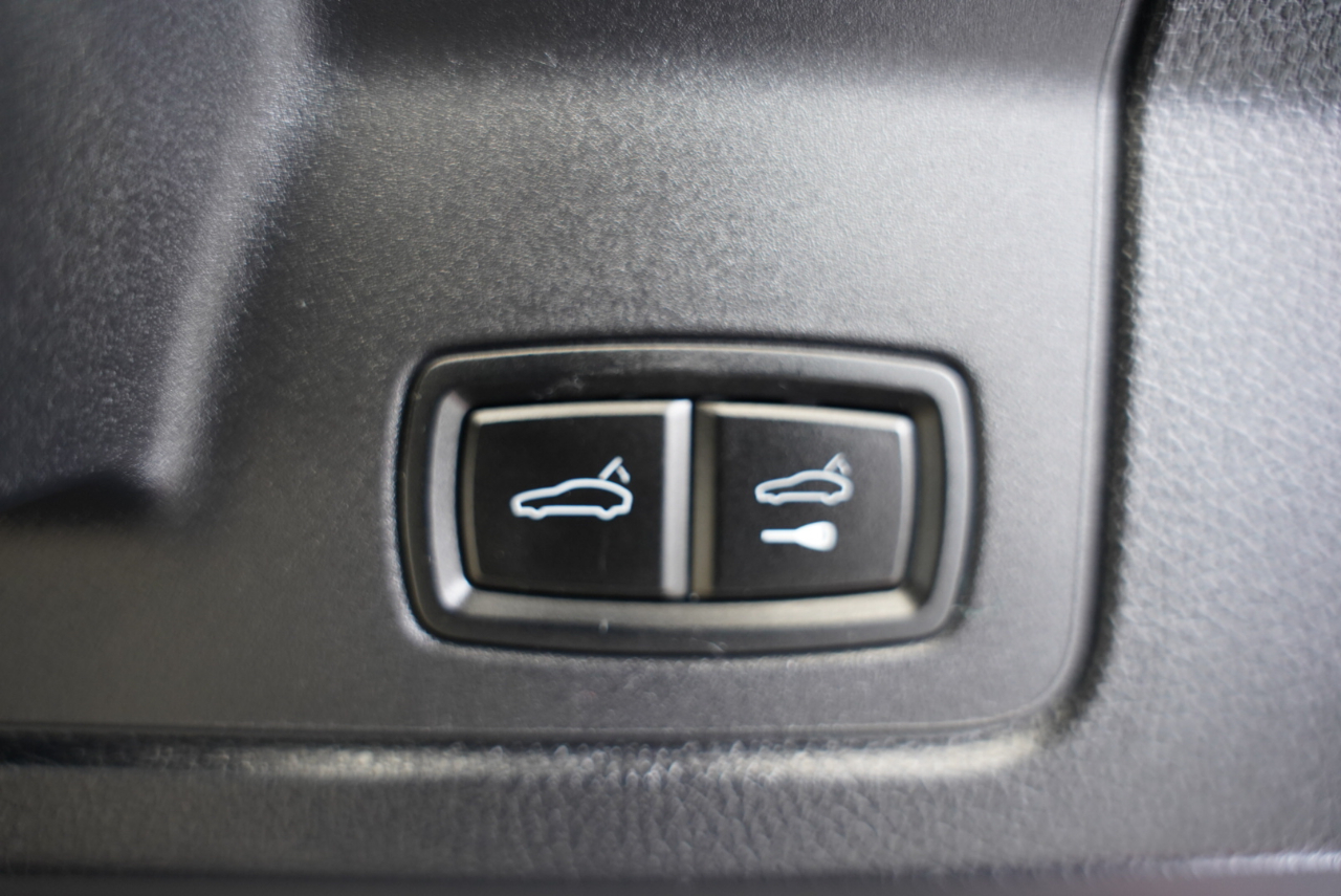 2016 Porsche Panamera Image 36 of 39