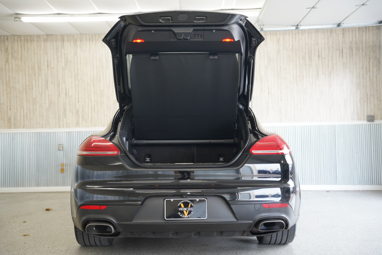 2016 Porsche Panamera Image 12 of 39