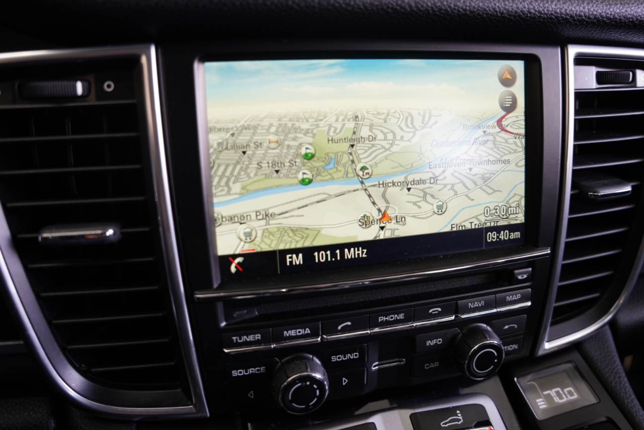 2016 Porsche Panamera Image 21 of 39