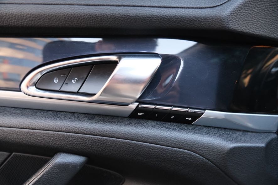 Vehicle image 19 of 41