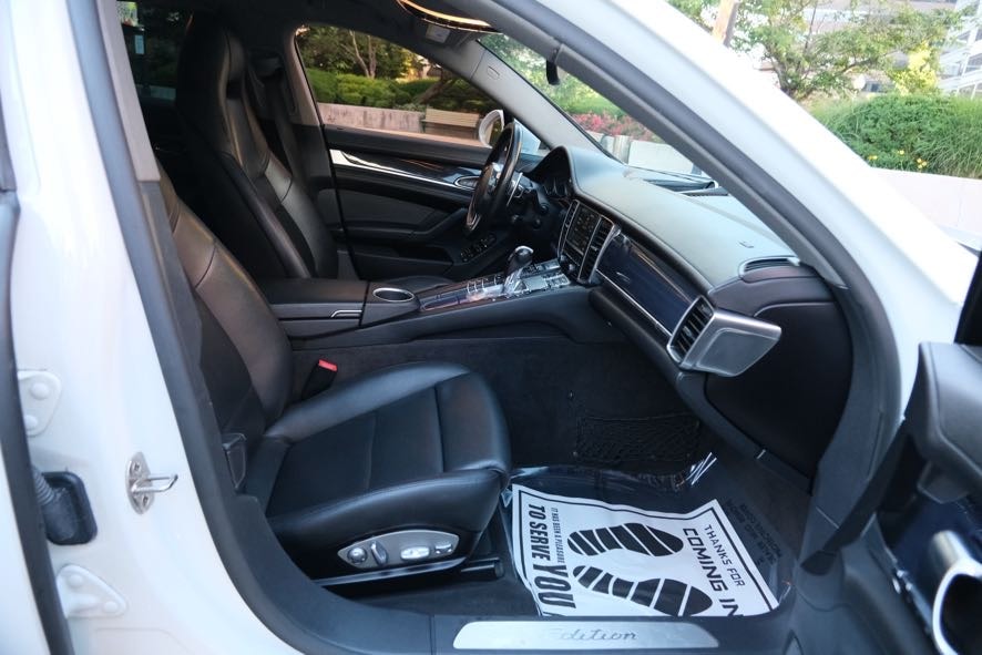 Vehicle image 33 of 41