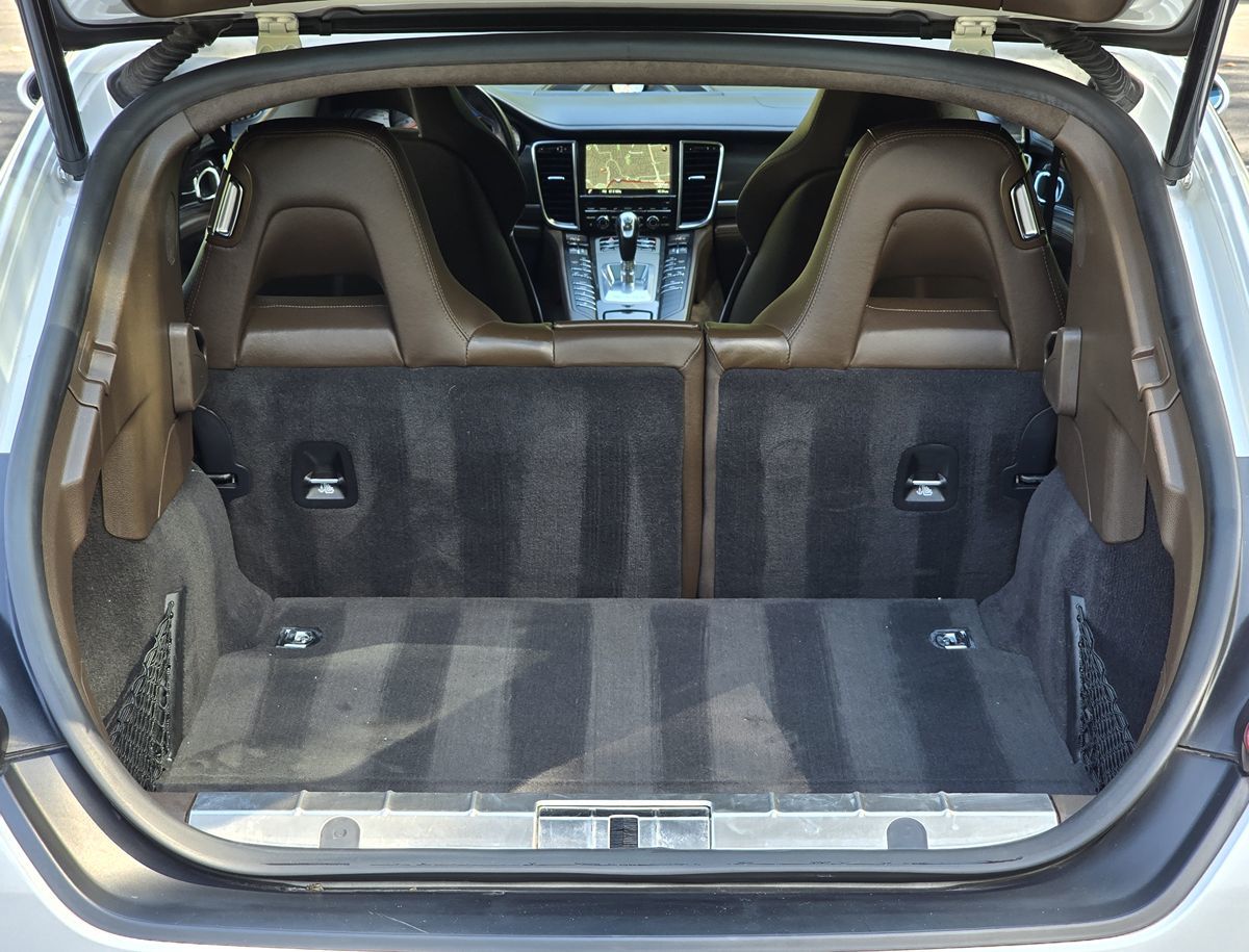 2016 Porsche Panamera GTS Image 11 of 59