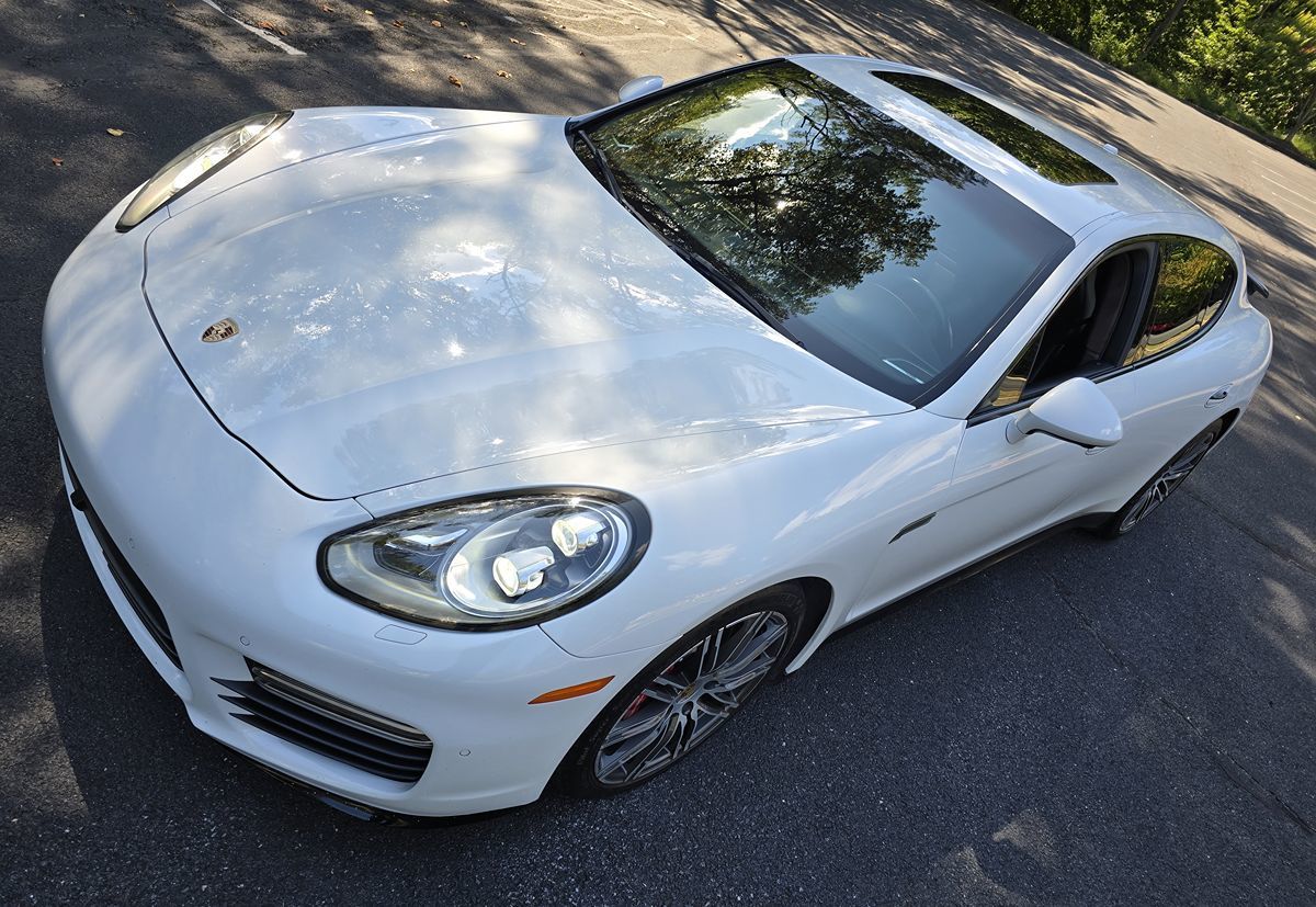 2016 Porsche Panamera GTS Image 2 of 59