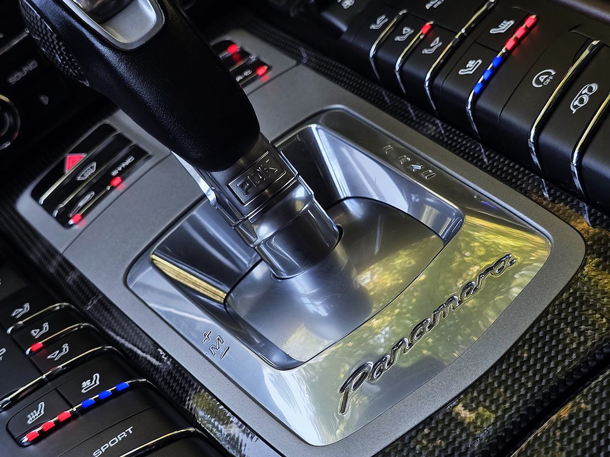 2016 Porsche Panamera GTS Image 36 of 59