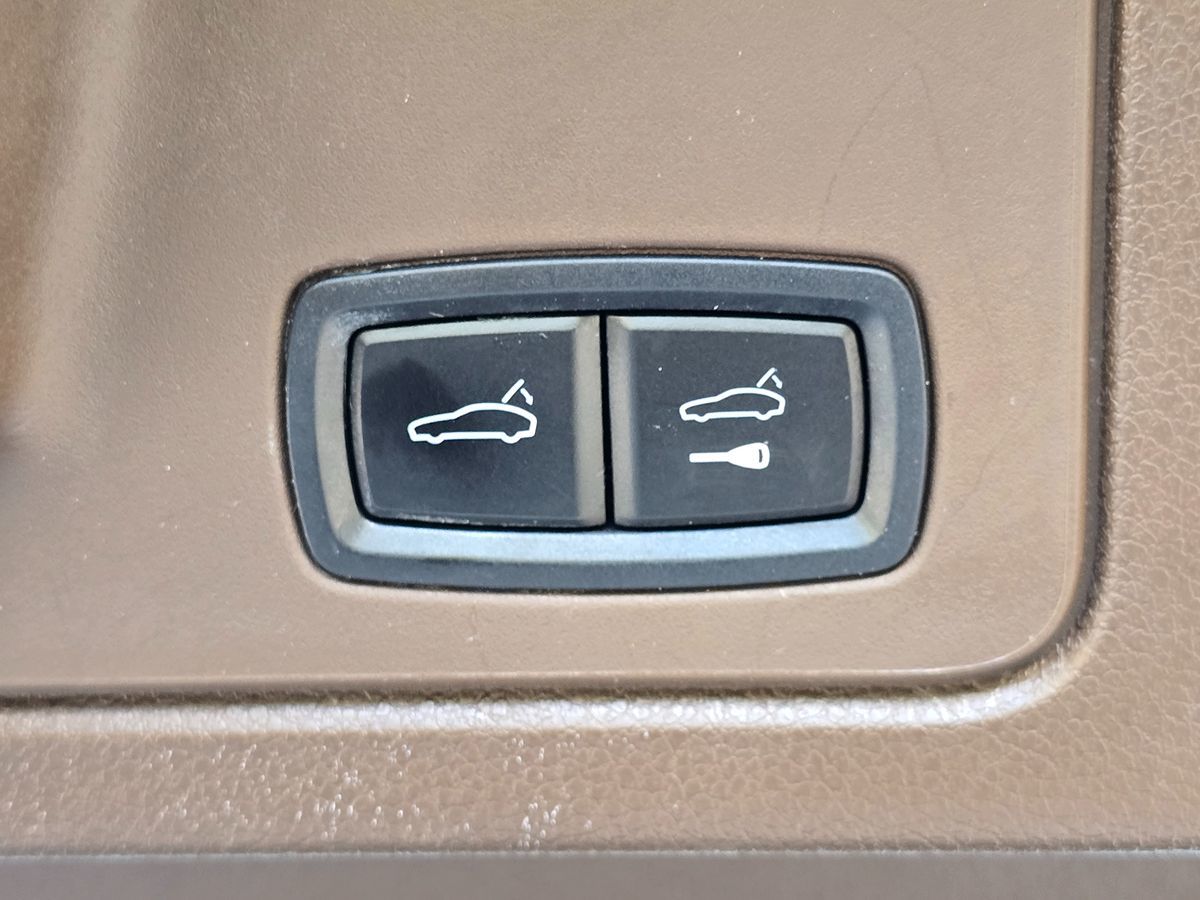 2016 Porsche Panamera GTS Image 44 of 59