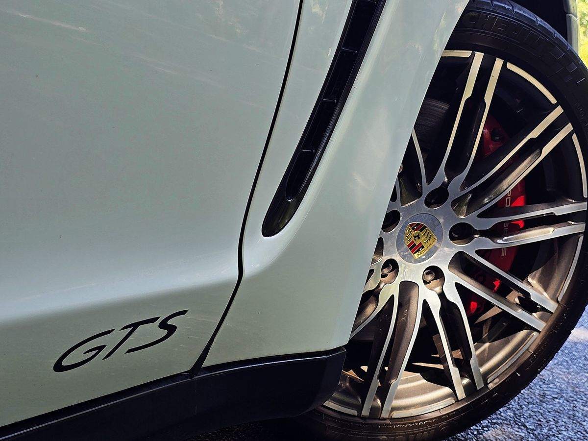 2016 Porsche Panamera GTS Image 10 of 59