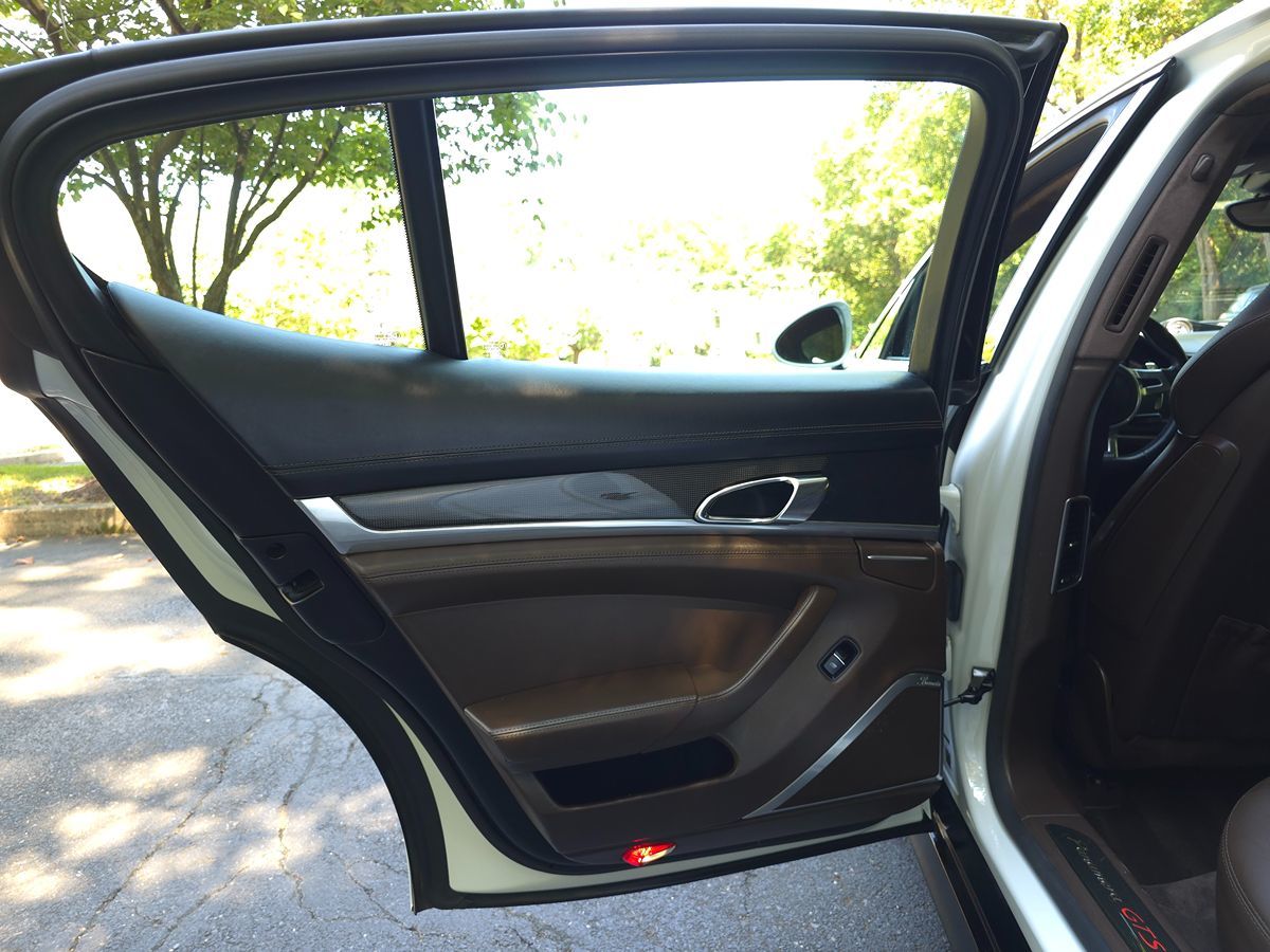 2016 Porsche Panamera GTS Image 50 of 59