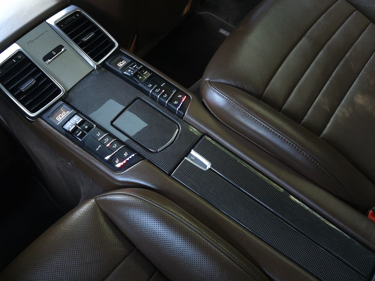 2016 Porsche Panamera GTS Image 38 of 59