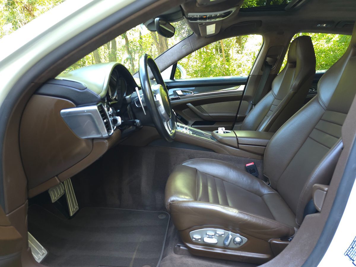 2016 Porsche Panamera GTS Image 19 of 59