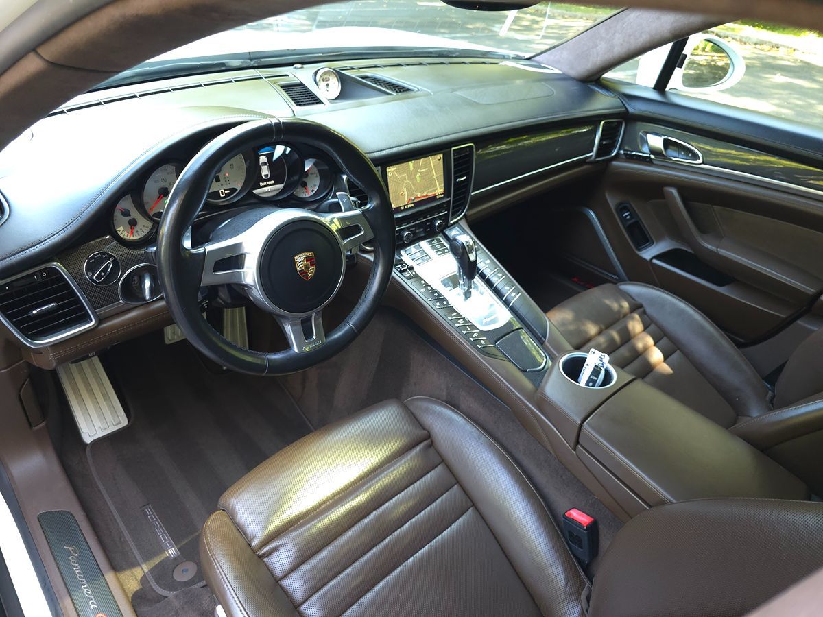 2016 Porsche Panamera GTS Image 23 of 59