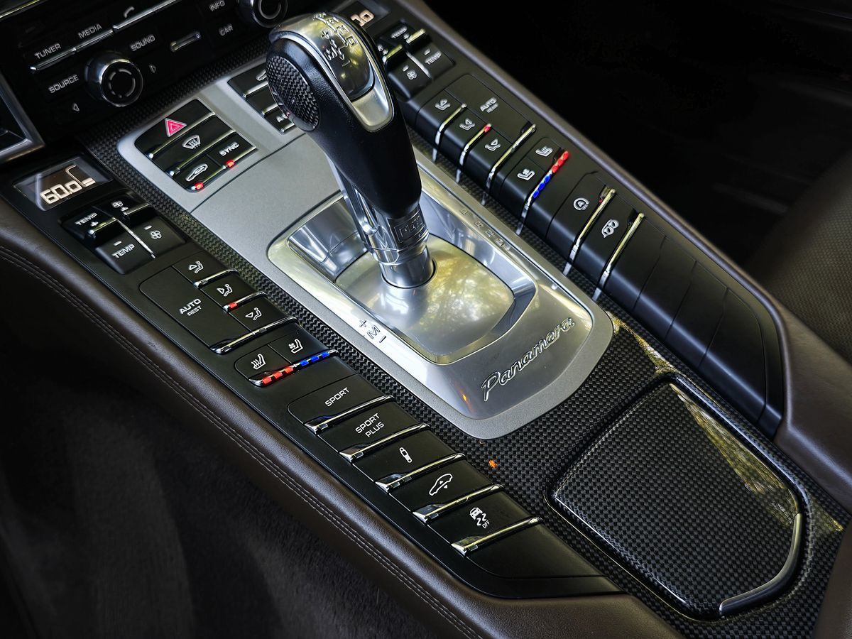 2016 Porsche Panamera GTS Image 37 of 59