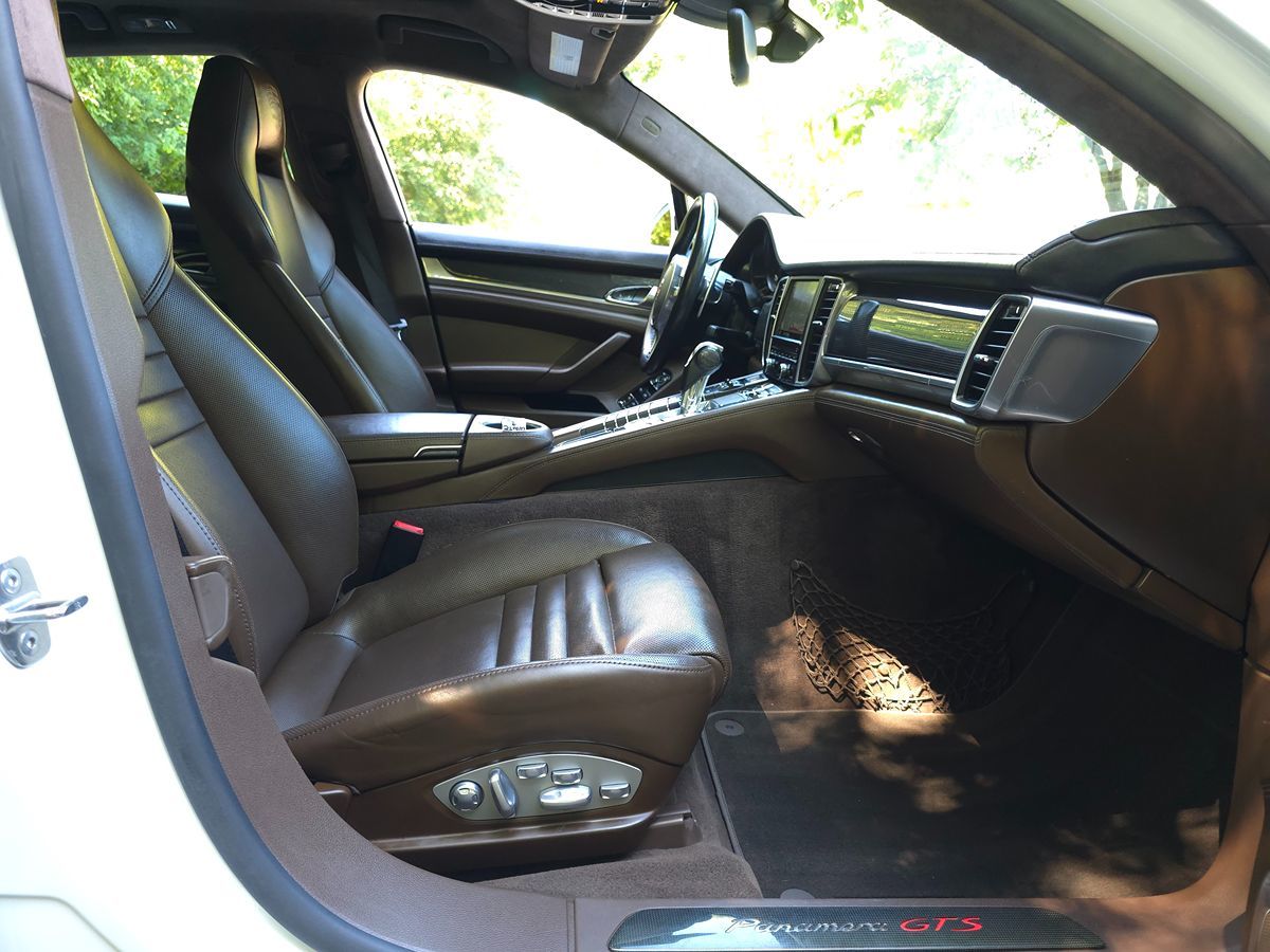 2016 Porsche Panamera GTS Image 18 of 59