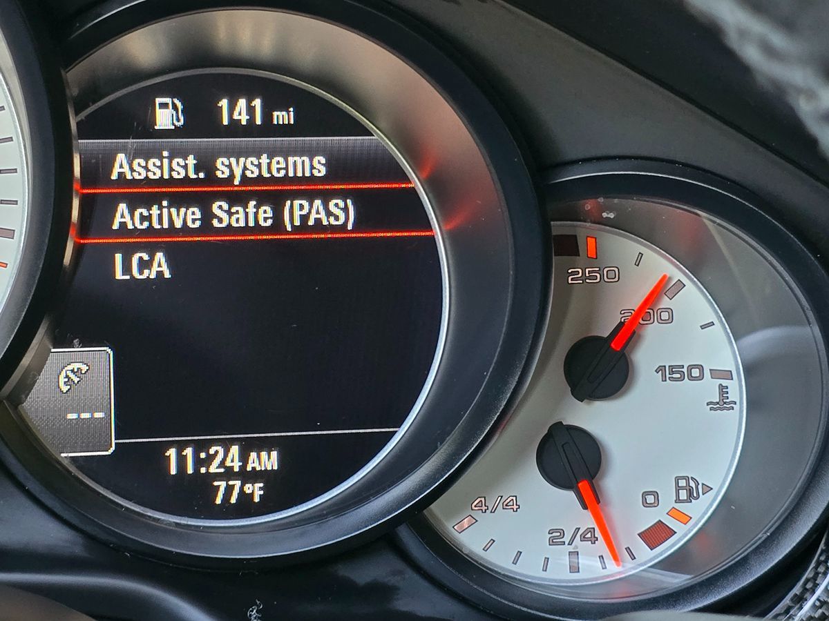 2016 Porsche Panamera GTS Image 28 of 59