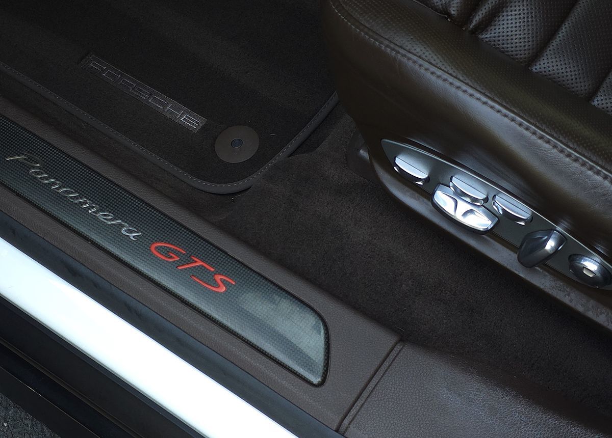 2016 Porsche Panamera GTS Image 45 of 59