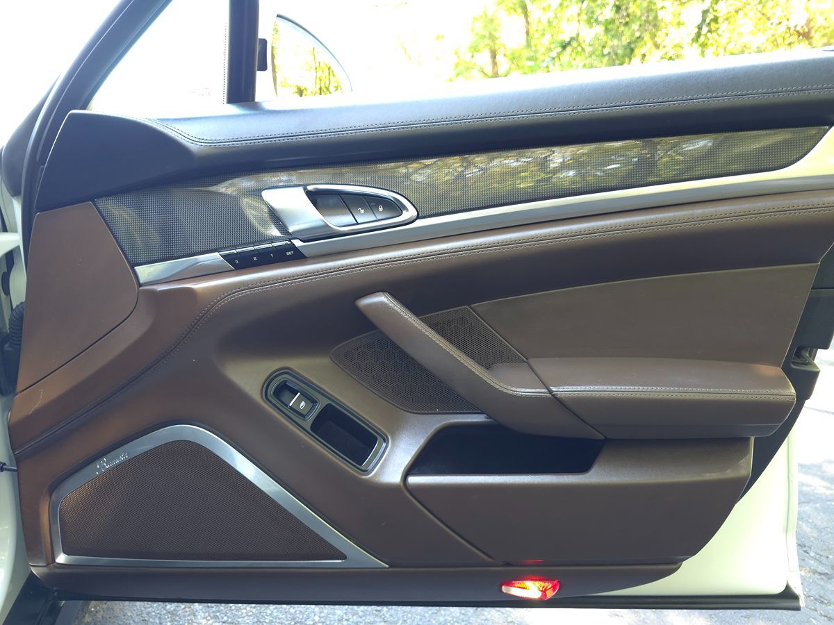 2016 Porsche Panamera GTS Image 39 of 59