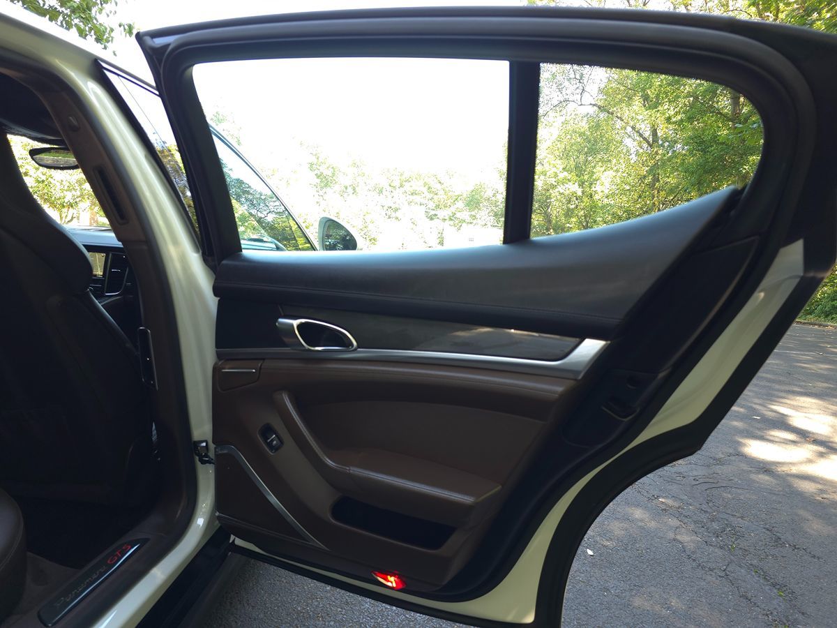 2016 Porsche Panamera GTS Image 21 of 59