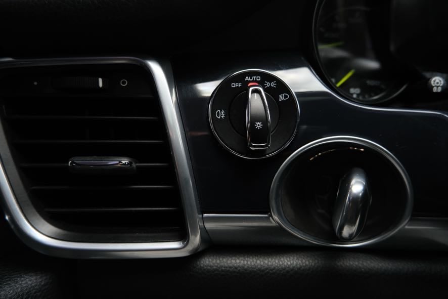 Vehicle image 28 of 43