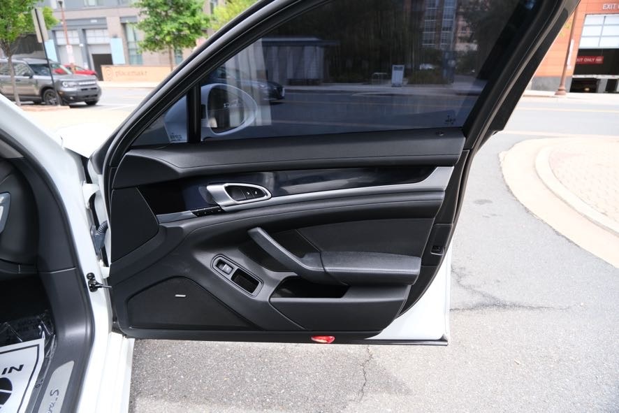 Vehicle image 40 of 43