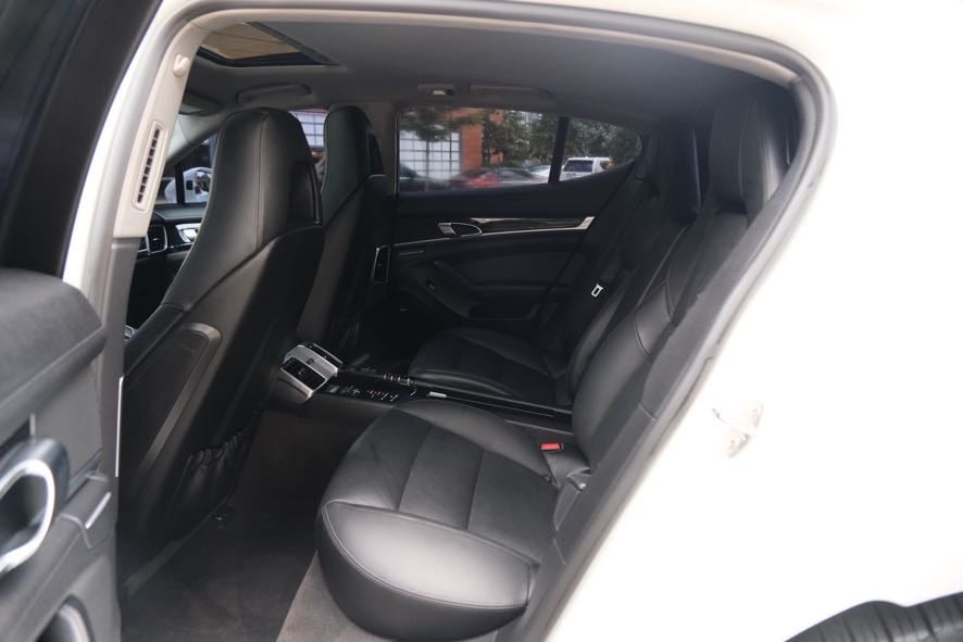 Vehicle image 19 of 43