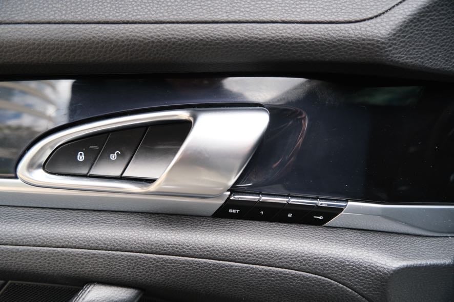 Vehicle image 31 of 43