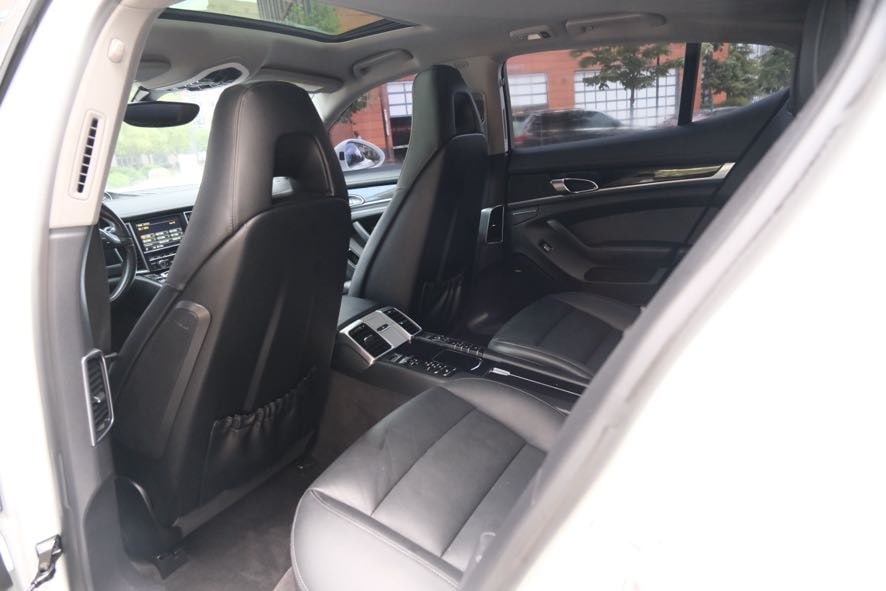 Vehicle image 17 of 43