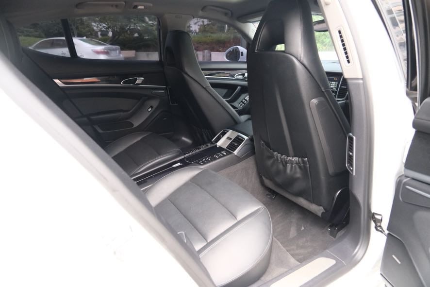 Vehicle image 18 of 43