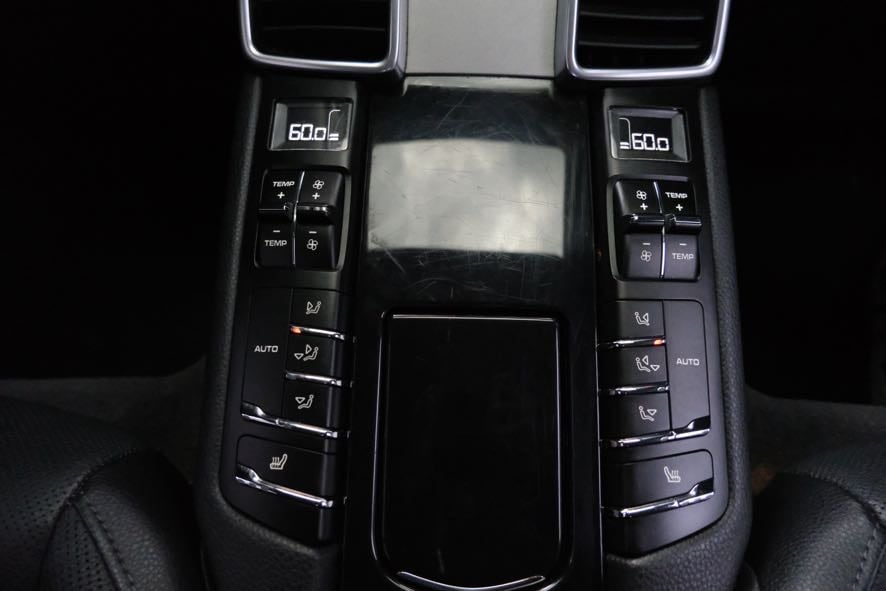 Vehicle image 29 of 43