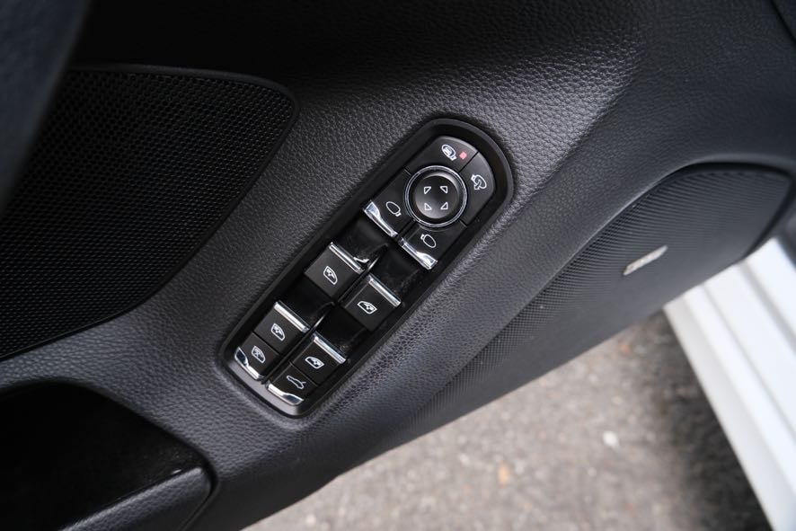 Vehicle image 32 of 43