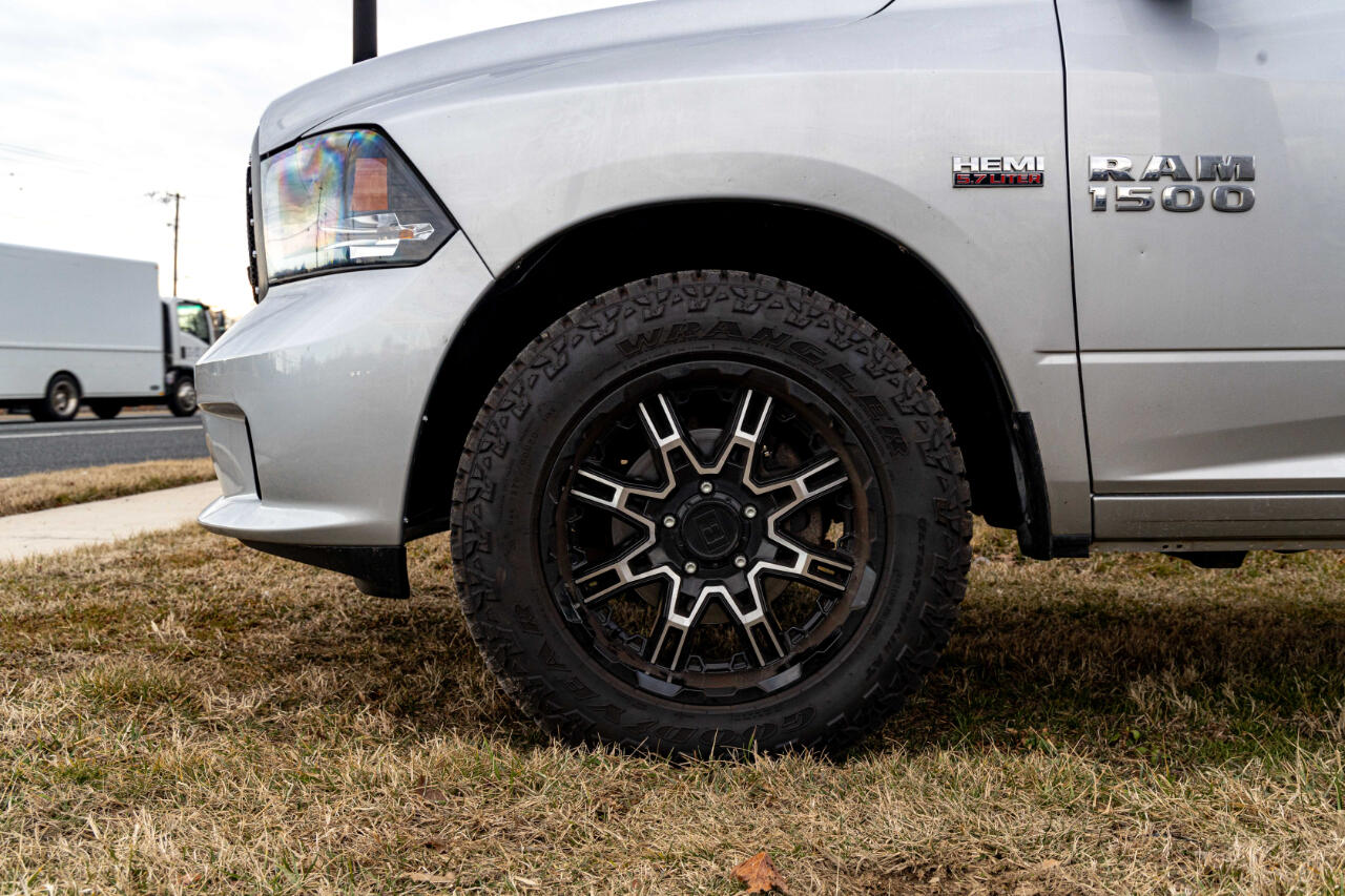 Vehicle image 10 of 24