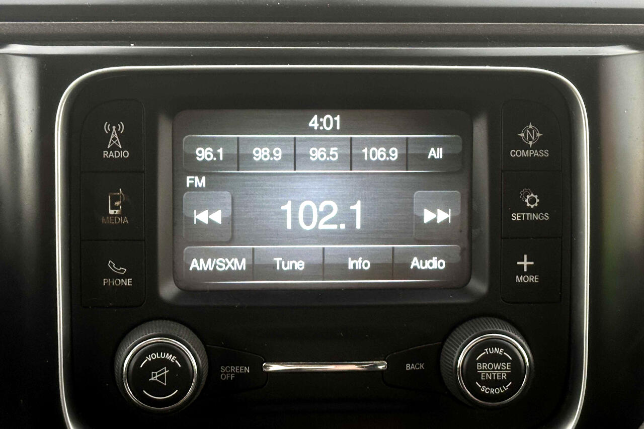Vehicle image 17 of 24
