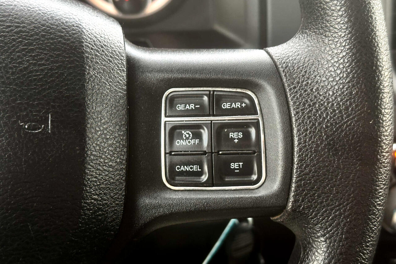 Vehicle image 21 of 24