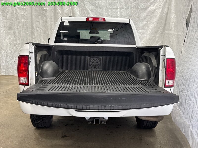 Vehicle image 16 of 25