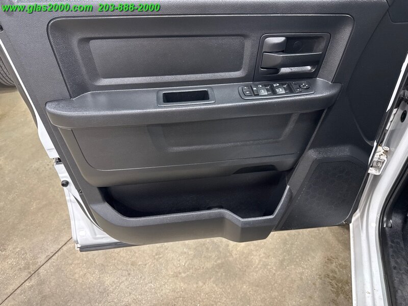 Vehicle image 21 of 25