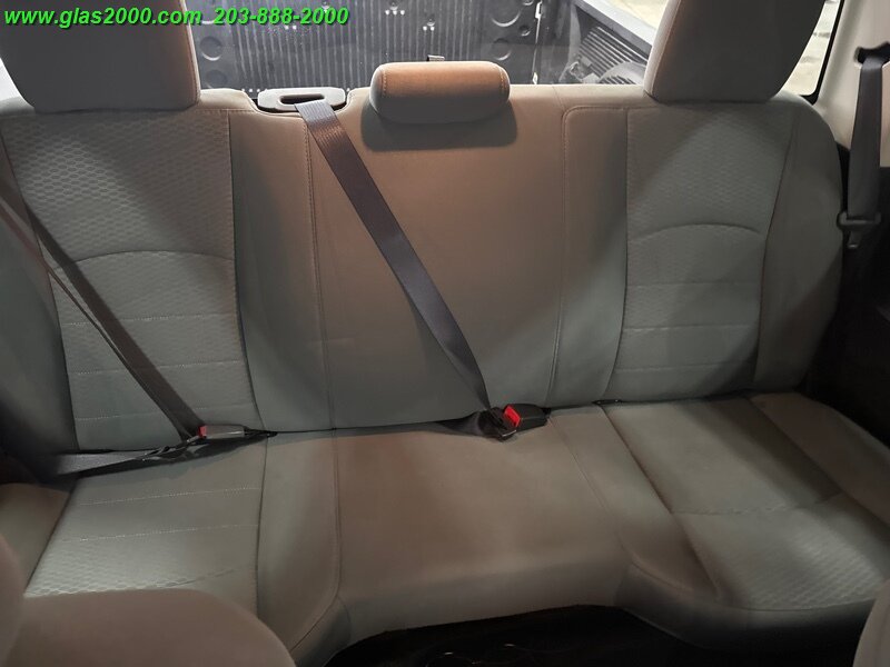 Vehicle image 19 of 25
