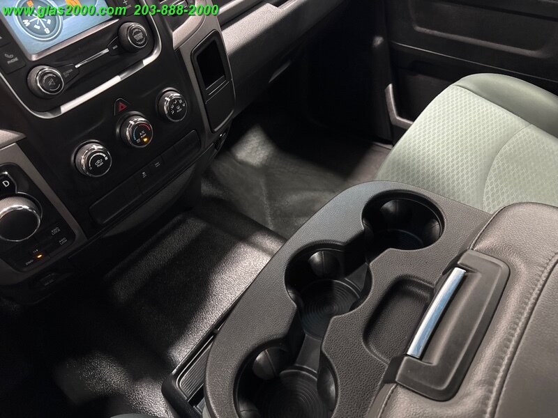 Vehicle image 18 of 25