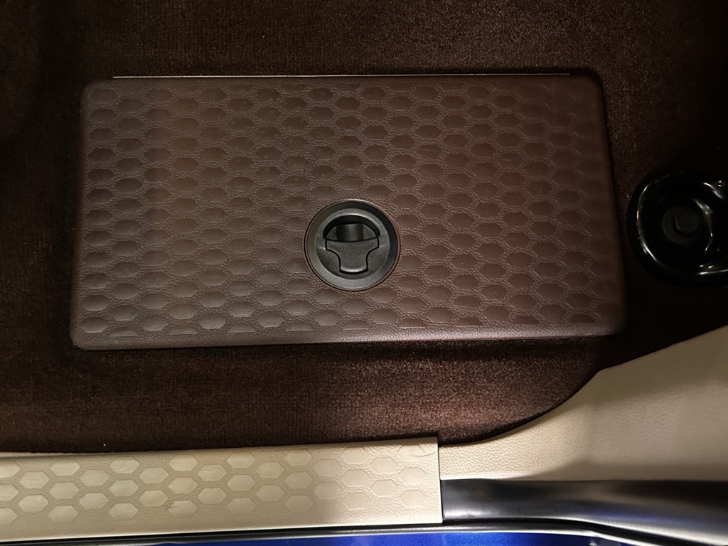Vehicle image 25 of 58