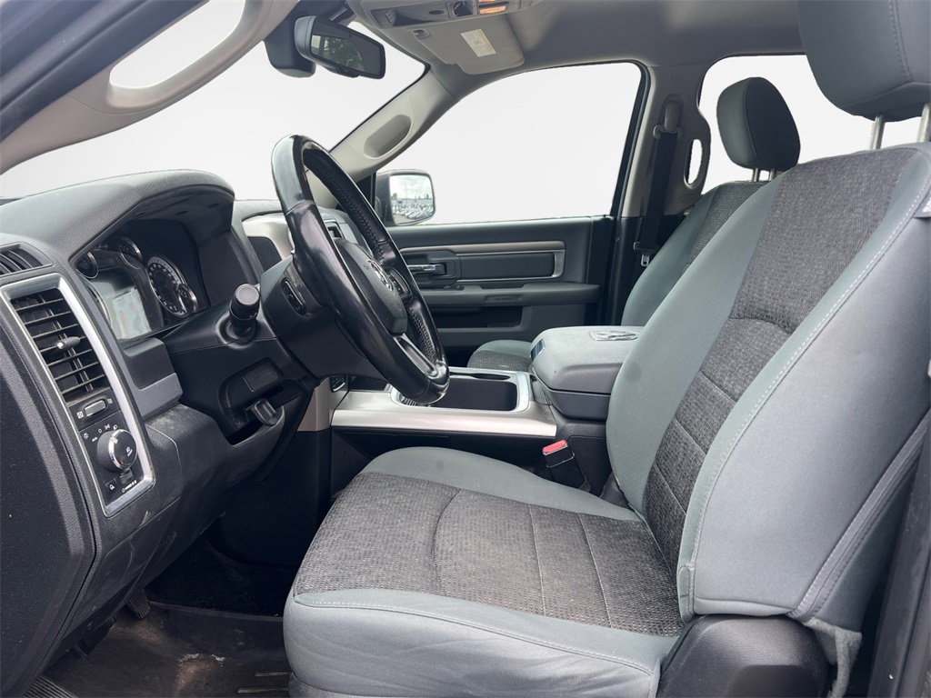 Vehicle image 14 of 32