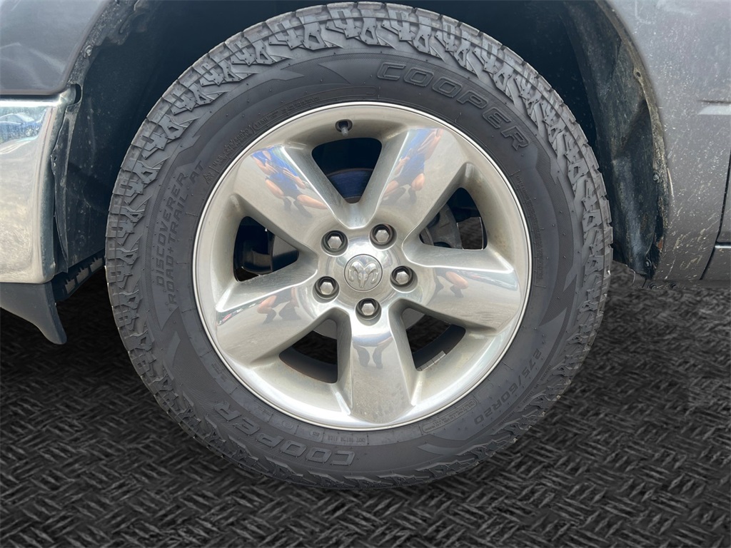 Vehicle image 10 of 32