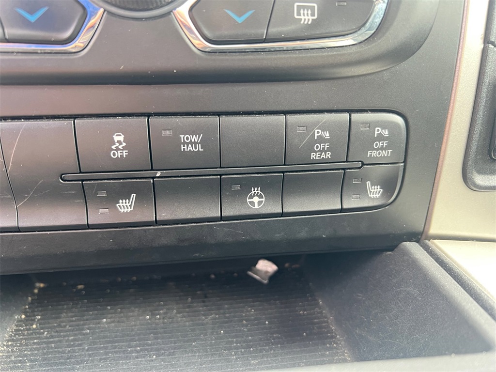 Vehicle image 28 of 32