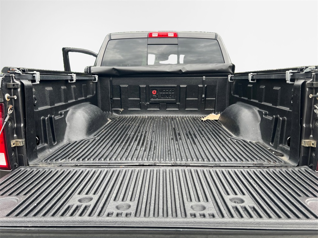 Vehicle image 11 of 32
