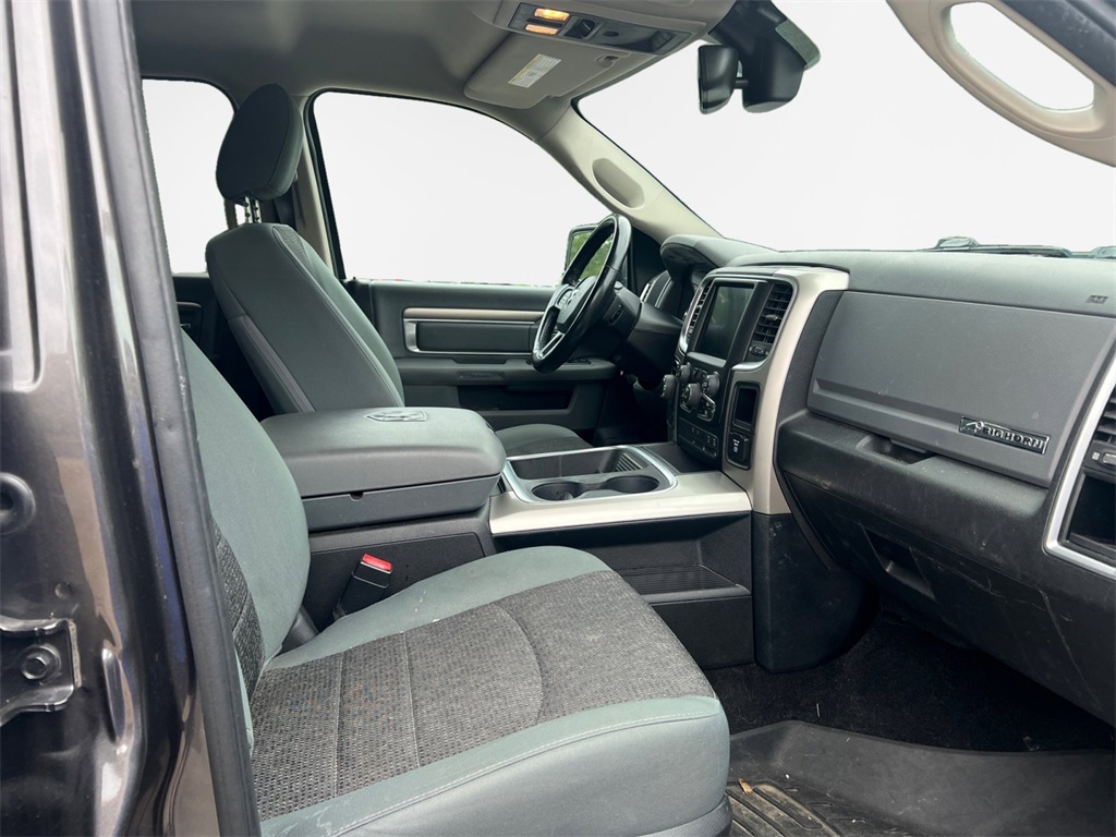 Vehicle image 13 of 32
