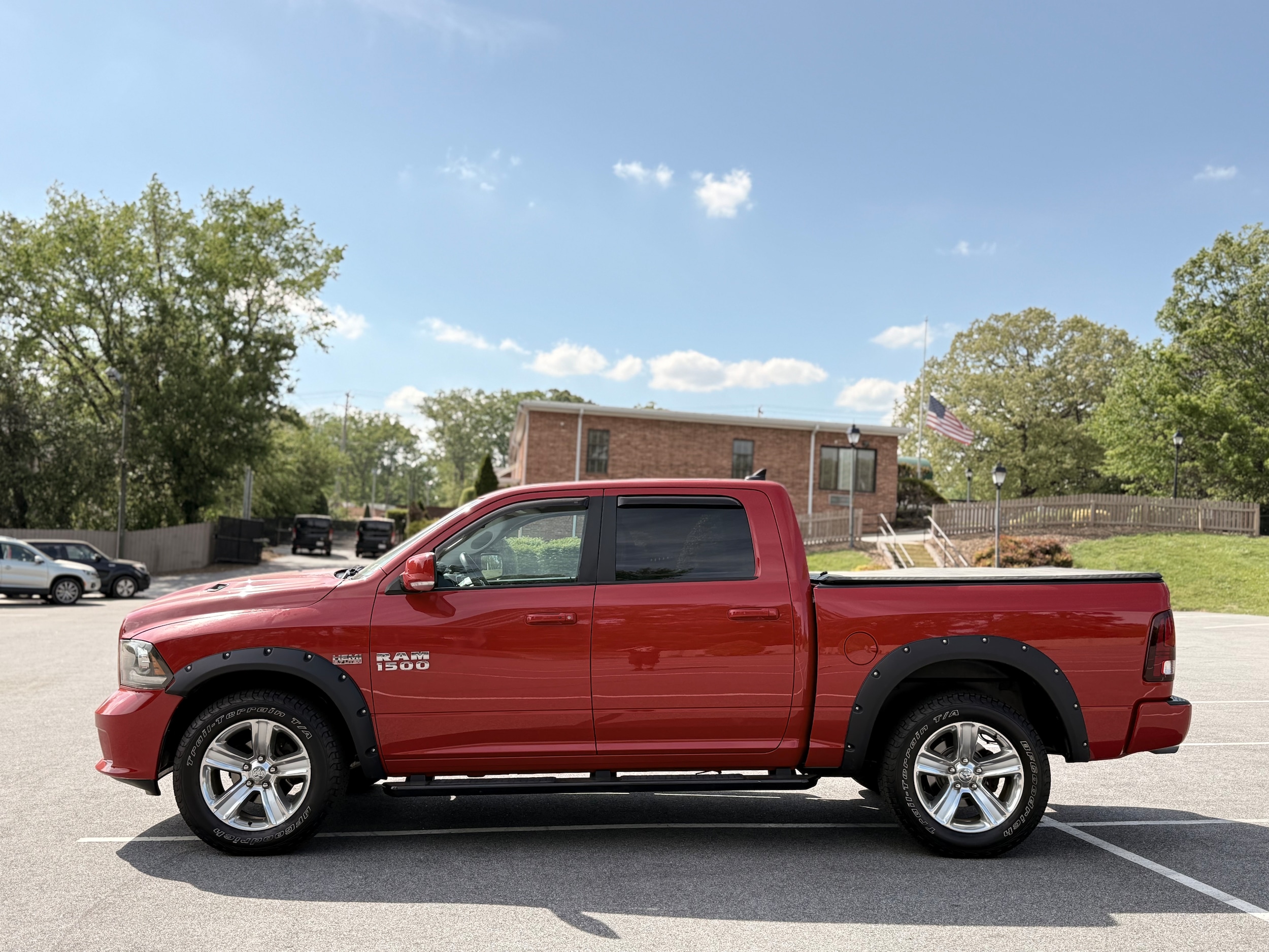 Vehicle image 10 of 39